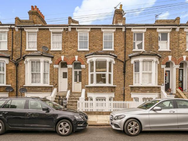 Flat for sale in East Dulwich, Greater London