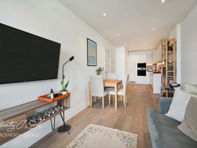 Flat for sale in London Borough of Lewisham, Ladywell