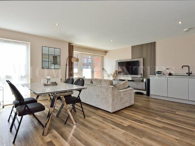 Flat for sale in Potters Bar, Isle Of Man