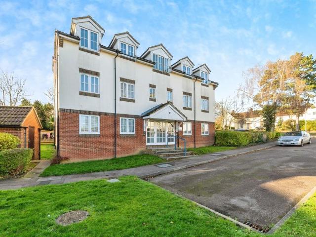Flat for sale in King's Walden, Hertfordshire