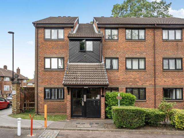 Flat for sale in London Borough of Croydon, Thornton Heath
