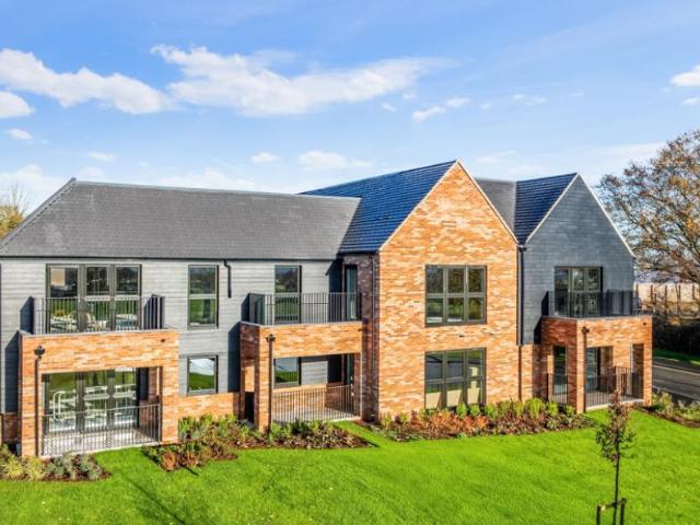 Flat for sale in Great Burstead, Essex
