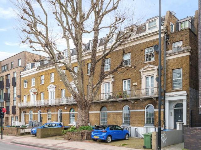 Flat for sale in Old Kent Road, Greater London