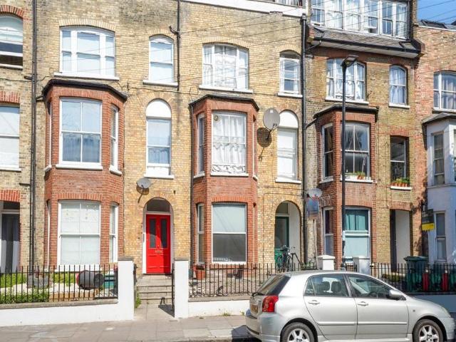 Flat for sale in Archway, Greater London