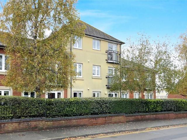 Flat for sale in Highcliffe
