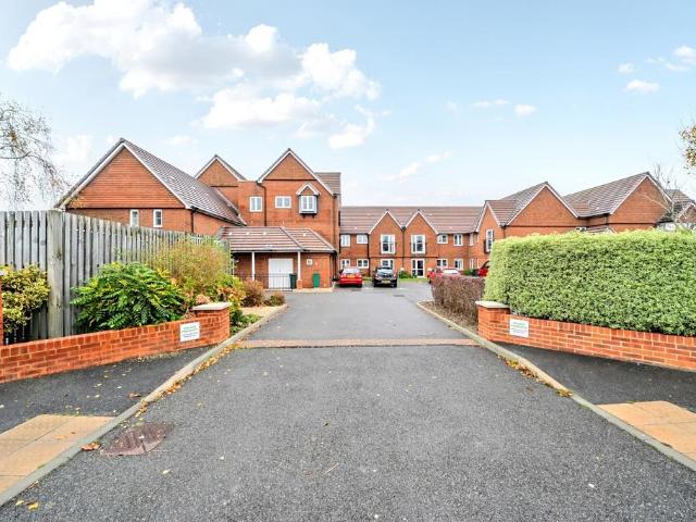 Flat for sale in Ash, Kent