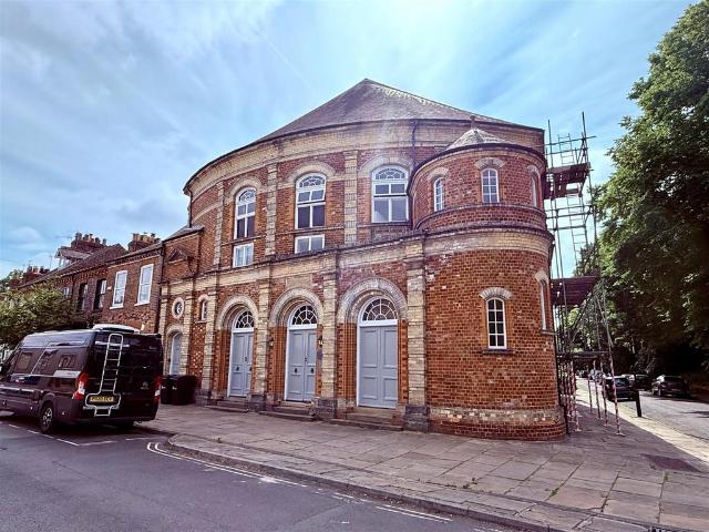 Flat for sale in High Field, York