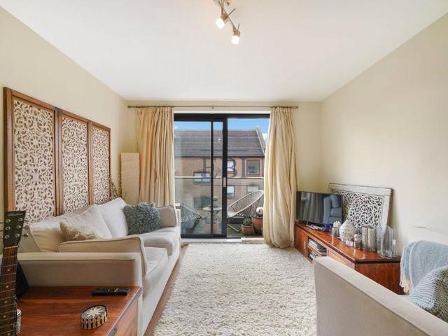 Flat for sale in Isle Of Dogs, Greater London