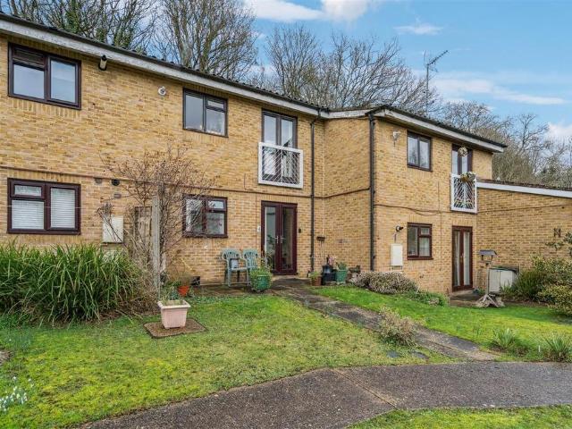 Flat for sale in Denham, Denham Green