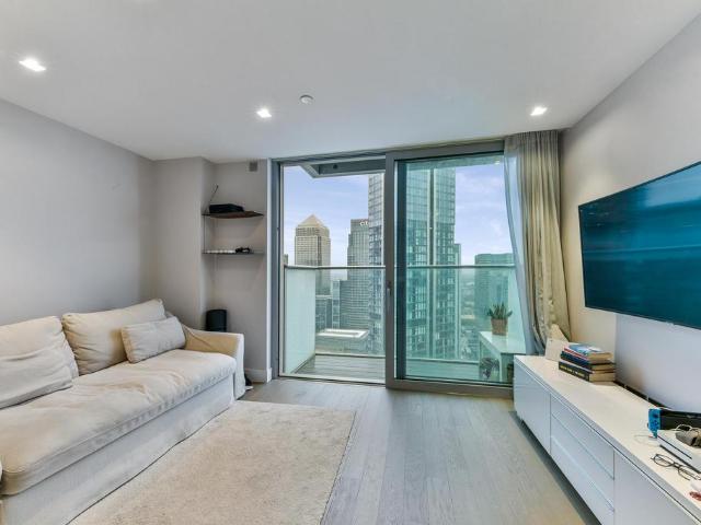 Flat for sale in Isle Of Dogs, Isle Of Man