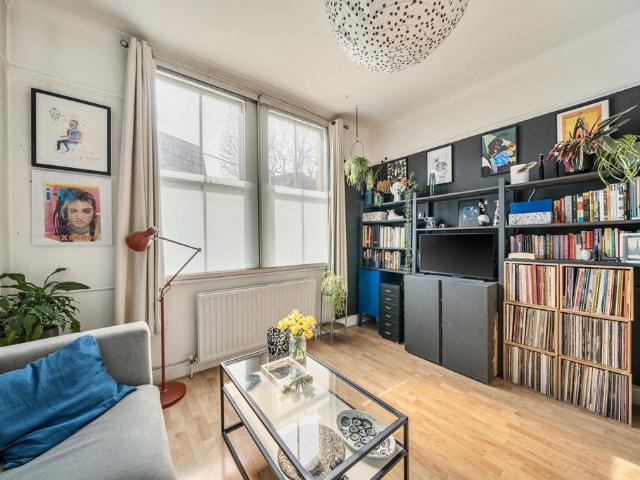 Flat for sale in Camberwell, Greater London