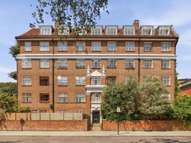 Flat for sale in Chelsea, Greater London