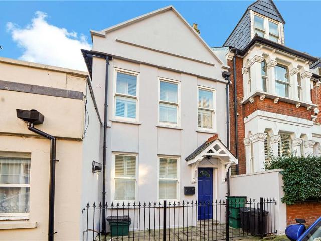 Flat for sale in Archway, Greater London