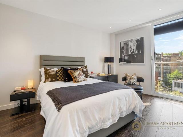Flat for sale in Pimlico, Greater London