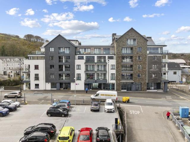 Flat for sale in Douglas, Scotland