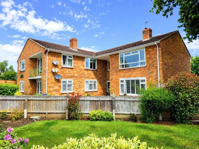 Flat for sale in Highcliffe