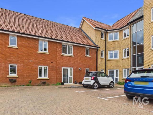 Flat for sale in Chedburgh, Suffolk
