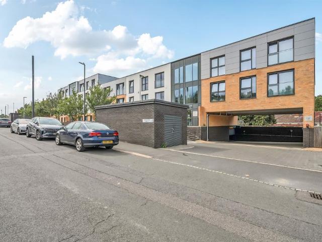 Flat for sale in St Marks, Maidenhead