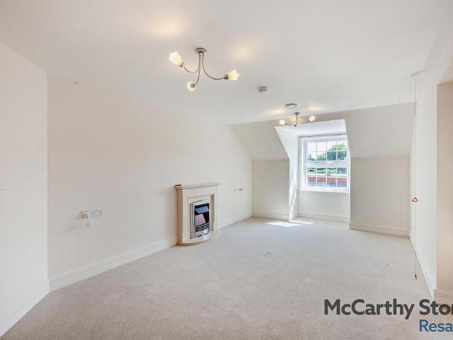 Flat for sale in Ongar, Epping