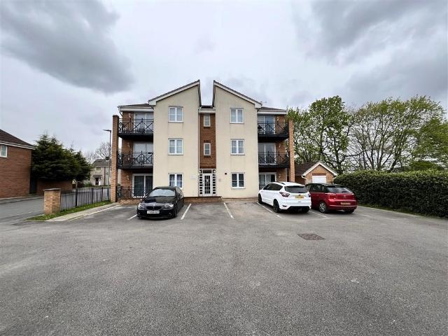 Flat for sale in Knottingley, West Yorkshire