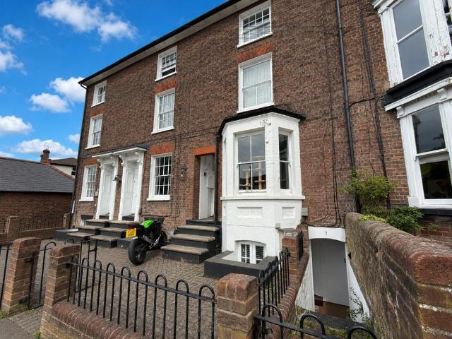 Flat for sale in Dunstable, Bedfordshire