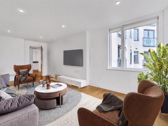 Flat for sale in London Borough of Lewisham, Forest Hill