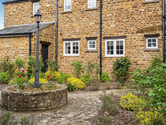 Flat for sale in Middleton Cheney, Northamptonshire