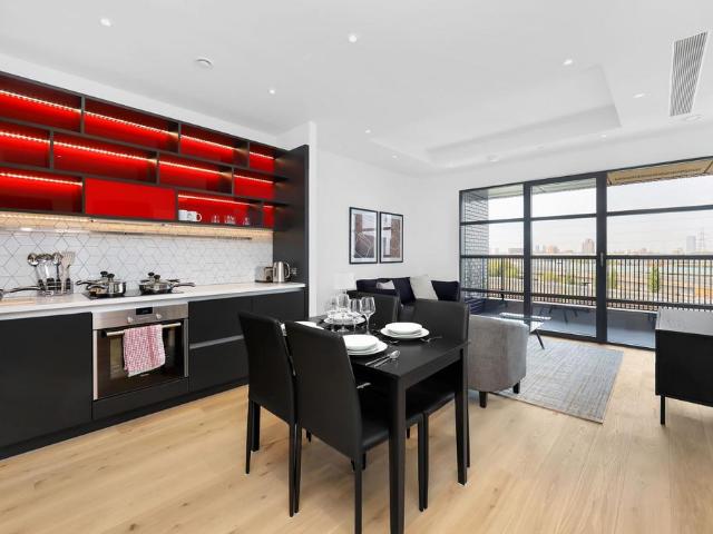 Flat for sale in London City Island, Blackwall