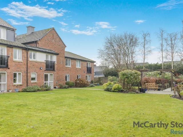 Flat for sale in Lakes Estate, Handforth