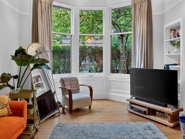 Flat for sale in Queen's Cross, Glasgow