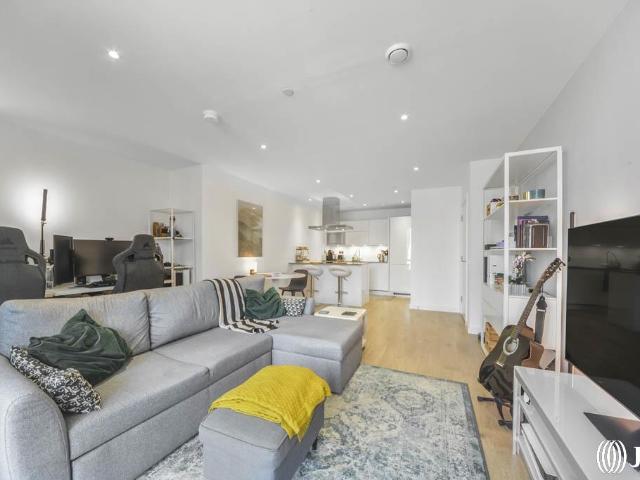 Flat for sale in Stratford Marsh, Greater London