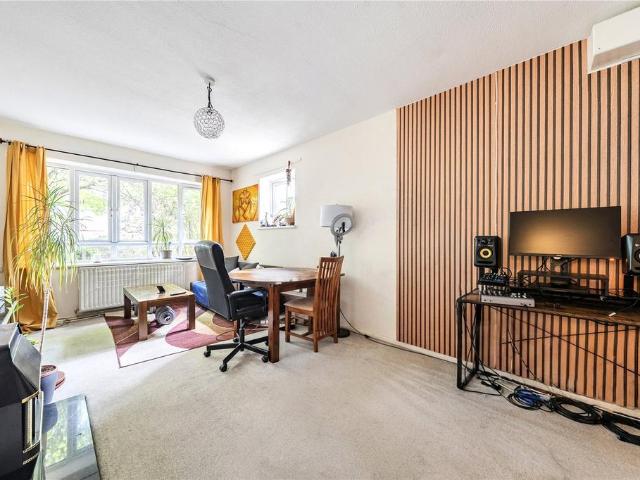 Flat for sale in Wandsworth, Greater London