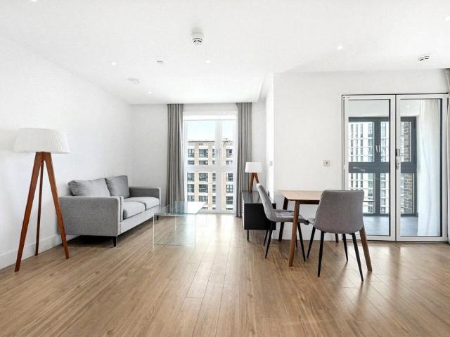 Flat for sale in St. George in the East, Greater London