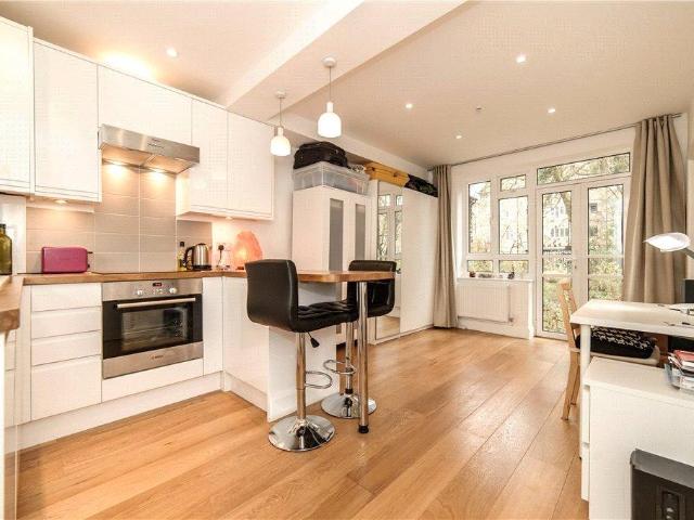 Flat for sale in Brixton, Greater London