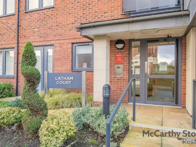 Flat for sale in Sandbach