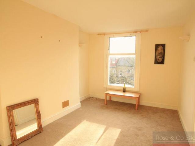 Flat for sale in Kilburn, Greater London