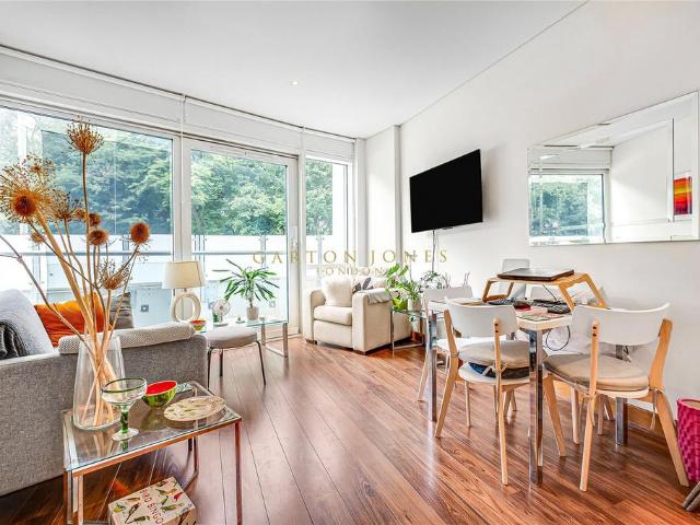 Flat for sale in Greater London
