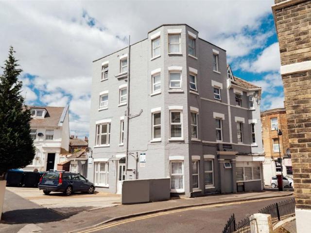 Flat for sale in West Cliff, Bournemouth