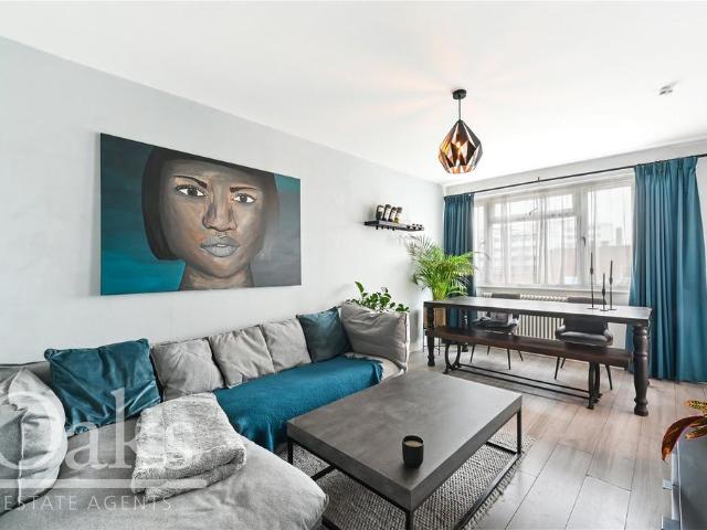 Flat for sale in Streatham Hill, Greater London