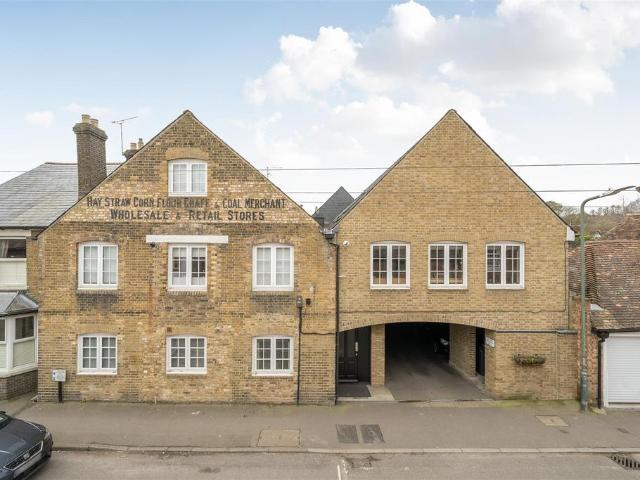 Flat for sale in Midway, Kent