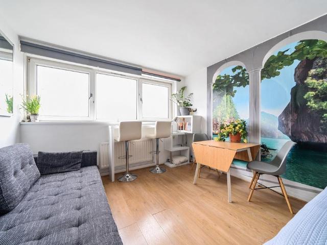 Flat for sale in London Borough of Lewisham, New Cross