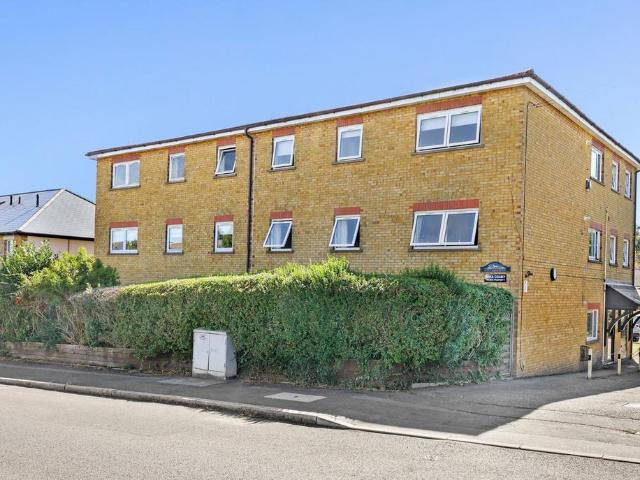 Flat for sale in Epping, Essex