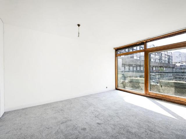Flat for sale in Lyons, Greater London