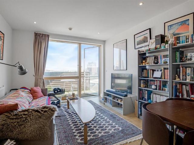 Flat for sale in Bromley-by-Bow, Poplar Grove