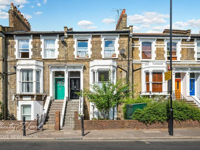 Flat for sale in Stoke Newington, Greater London