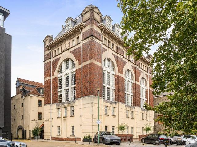 Flat for sale in Redcliffe, Feckenham