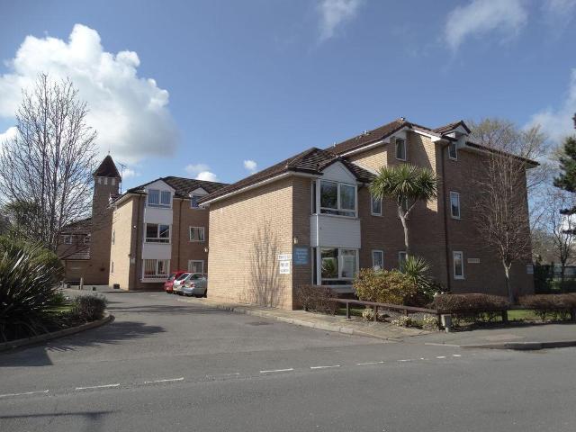 Flat for sale in Colwyn Bay, Wales