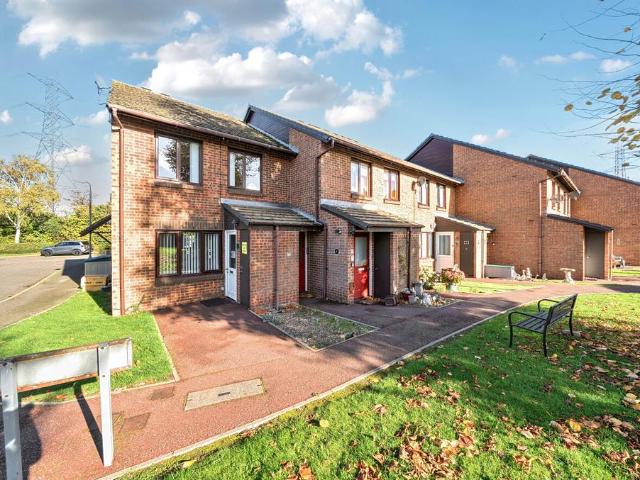 Flat for sale in Dunstable, Bedfordshire
