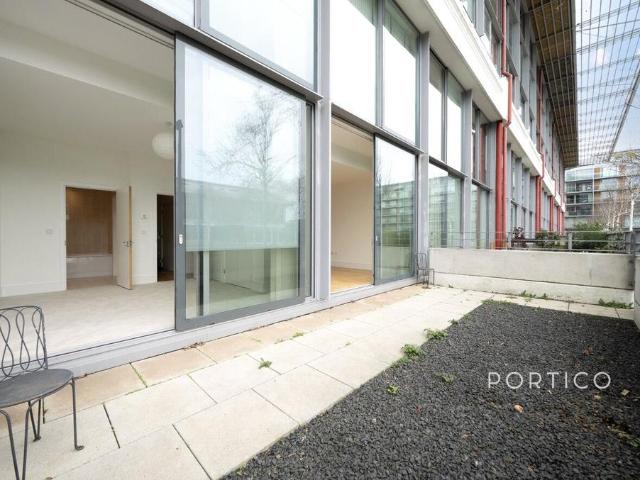 Flat for sale in Finsbury Park, Greater London