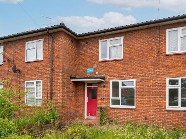 Flat for sale in Elstree and Borehamwood, Borehamwood